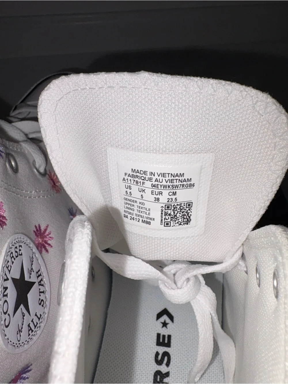 Converse Kids White High-Top Sneakers - New  Flower Embroidery US 5.5 - EU 38